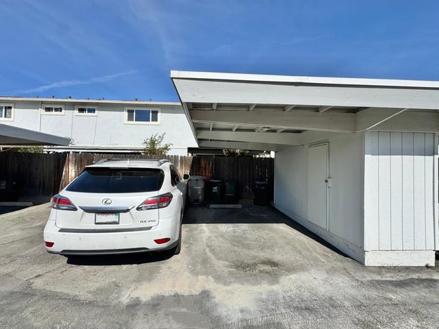 43 Omaha Ct, Sacramento, CA 95823