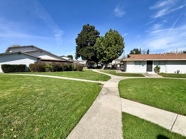 43 Omaha Ct, Sacramento, CA 95823