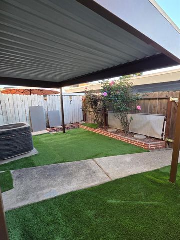 43 Omaha Ct, Sacramento, CA 95823