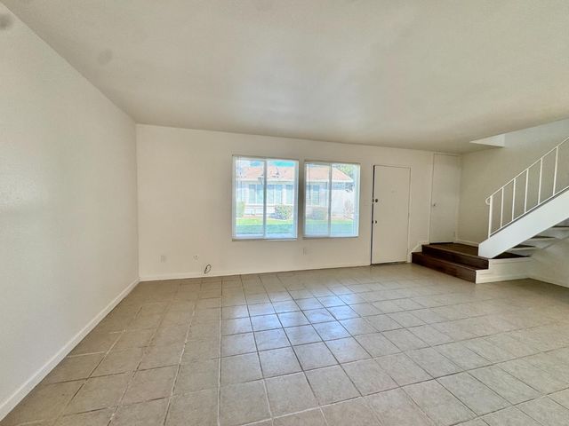 43 Omaha Ct, Sacramento, CA 95823