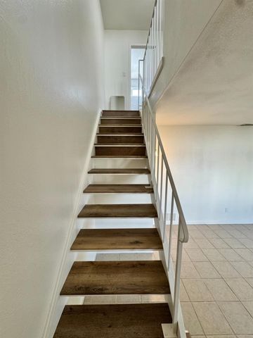 43 Omaha Ct, Sacramento, CA 95823