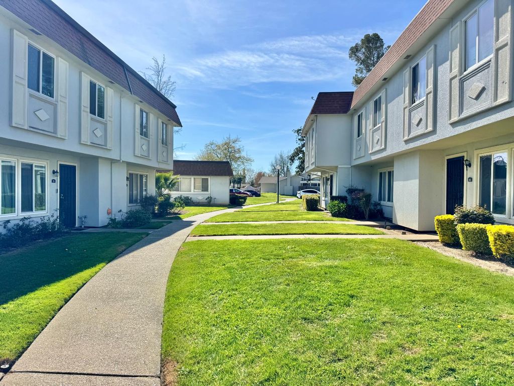 43 Omaha Ct, Sacramento, CA 95823