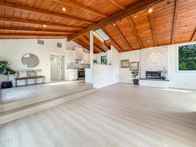 20930 Almazan Road, Woodland Hills, CA 91364