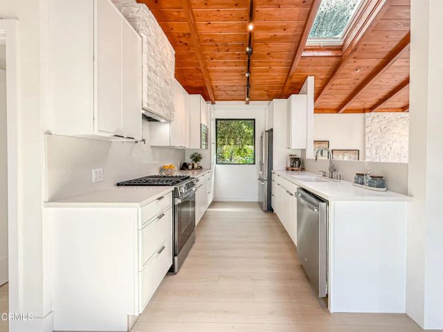20930 Almazan Road, Woodland Hills, CA 91364