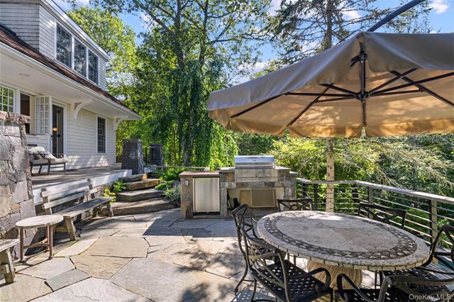 12 Bishop Park Road, Pound Ridge, NY 10576