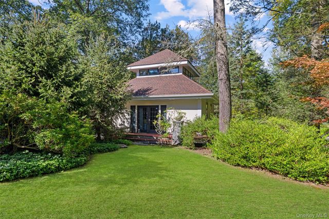 12 Bishop Park Road, Pound Ridge, NY 10576