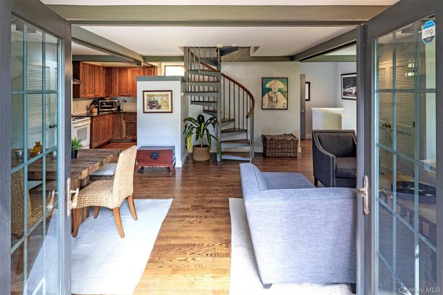 12 Bishop Park Road, Pound Ridge, NY 10576