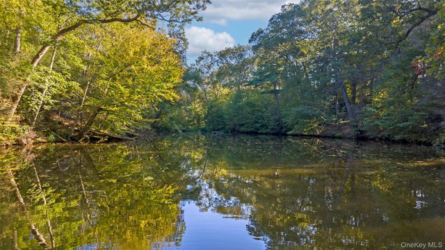 12 Bishop Park Road, Pound Ridge, NY 10576