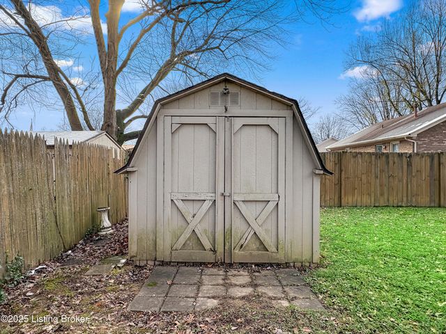 10709 Grecian Rd, Louisville, KY 40272