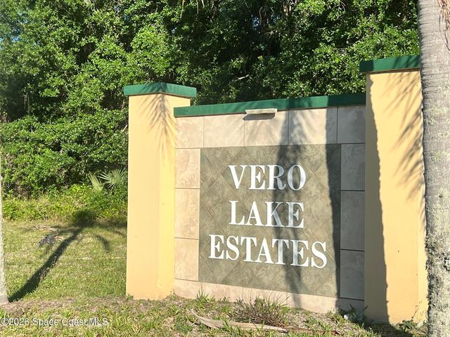 8965 100th Avenue, Vero Beach, FL 32967