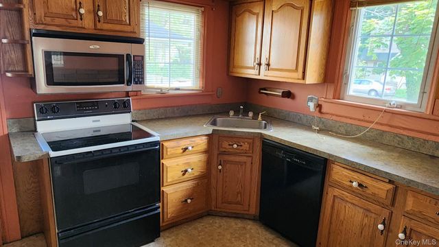 21 Marple Road, Poughkeepsie, NY 12603