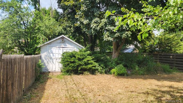 21 Marple Road, Poughkeepsie, NY 12603