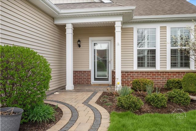 2850 Stoney Creek Drive, Elgin, IL 60124