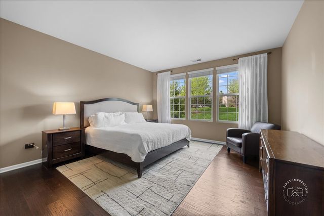 2850 Stoney Creek Drive, Elgin, IL 60124