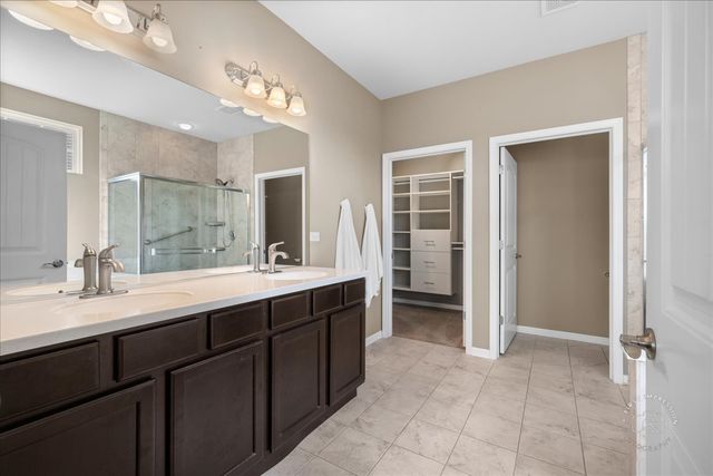 2850 Stoney Creek Drive, Elgin, IL 60124