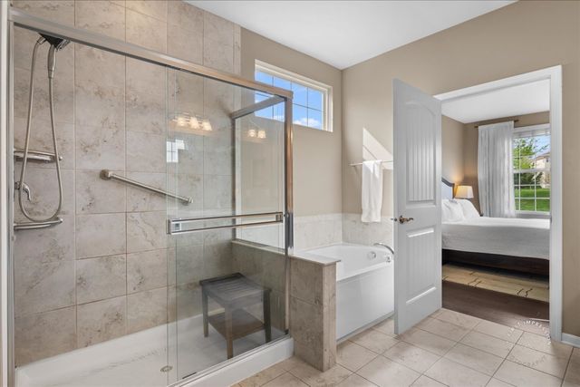 2850 Stoney Creek Drive, Elgin, IL 60124