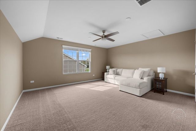 2850 Stoney Creek Drive, Elgin, IL 60124