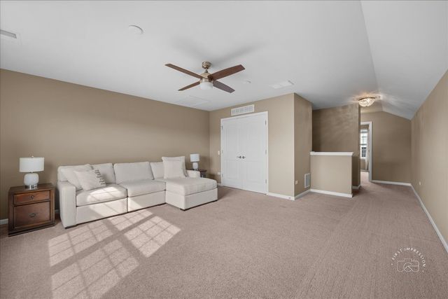 2850 Stoney Creek Drive, Elgin, IL 60124