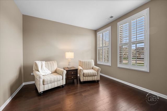 2850 Stoney Creek Drive, Elgin, IL 60124