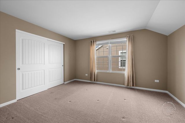 2850 Stoney Creek Drive, Elgin, IL 60124