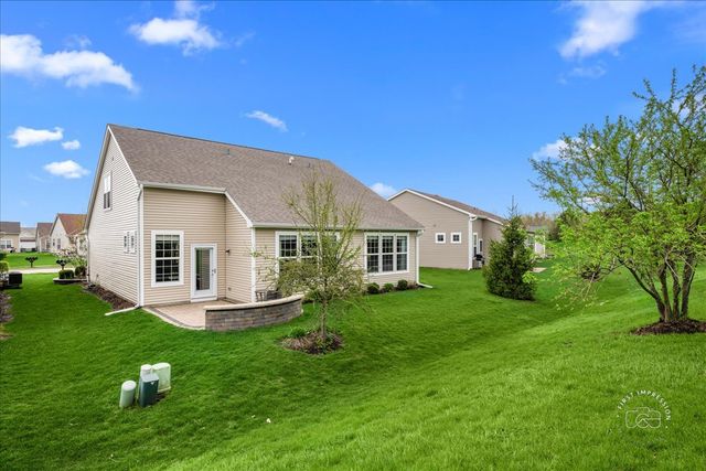 2850 Stoney Creek Drive, Elgin, IL 60124