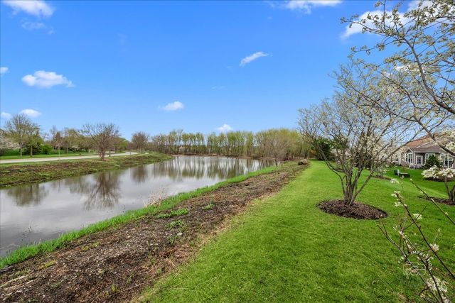 2850 Stoney Creek Drive, Elgin, IL 60124