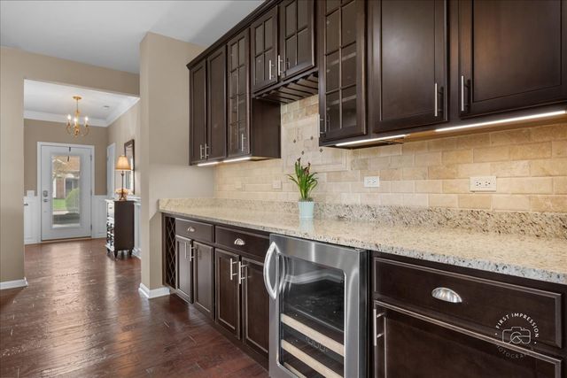 2850 Stoney Creek Drive, Elgin, IL 60124