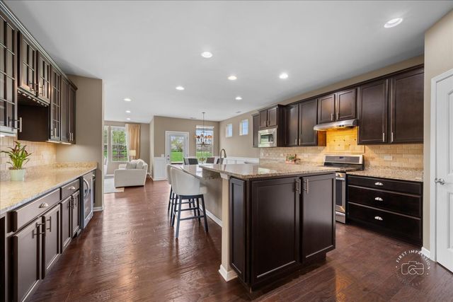 2850 Stoney Creek Drive, Elgin, IL 60124