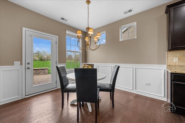 2850 Stoney Creek Drive, Elgin, IL 60124