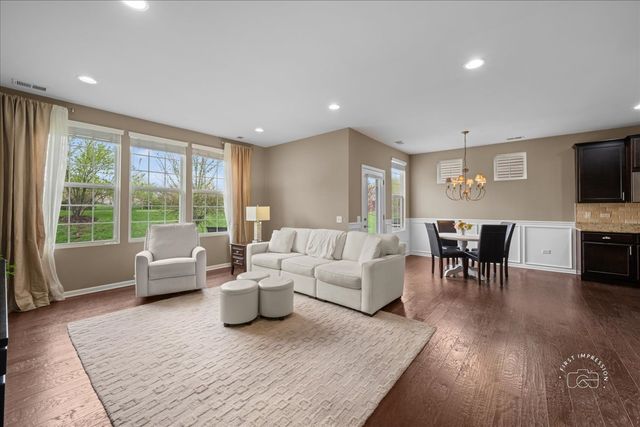 2850 Stoney Creek Drive, Elgin, IL 60124