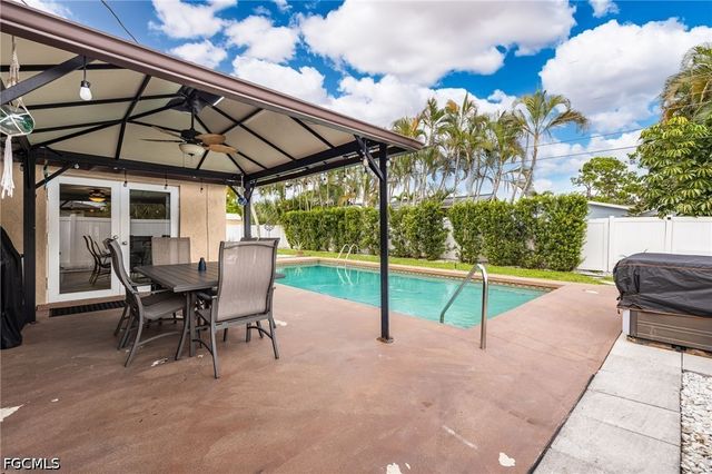 2439 Ephraim AVE, Fort Myers, FL 33907