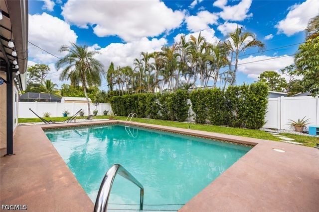 2439 Ephraim AVE, Fort Myers, FL 33907