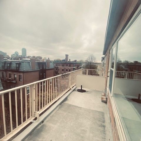 145 Pinckney 715, Boston, MA 02114