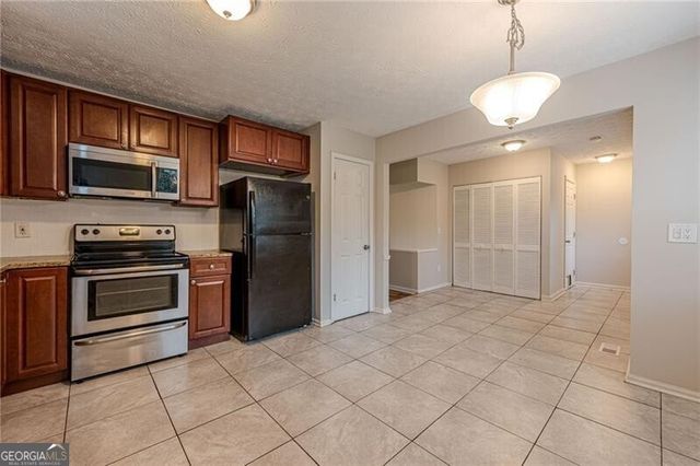 549 Pineland Circle SW, Mableton, GA 30126