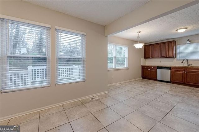 549 Pineland Circle SW, Mableton, GA 30126