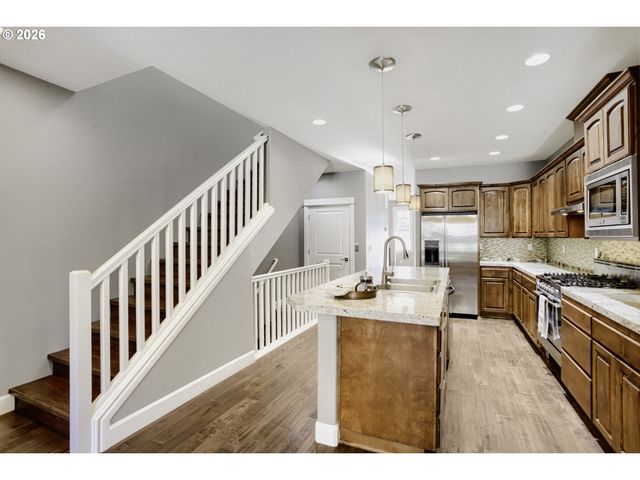2606 S WATER Ave, Portland, OR 97201