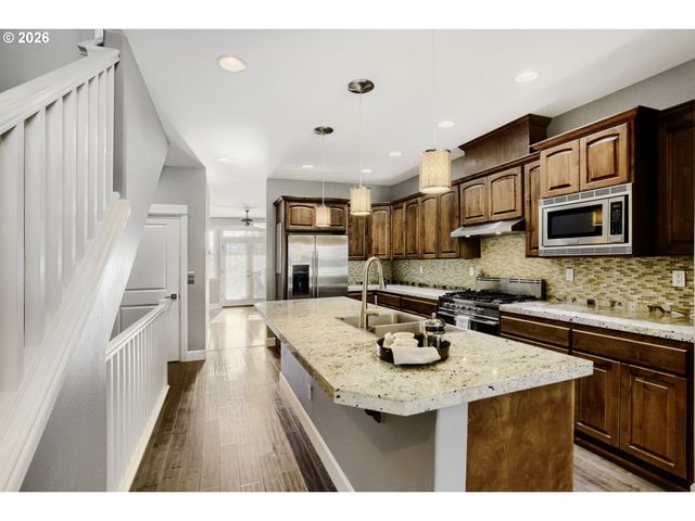 2606 S WATER Ave, Portland, OR 97201