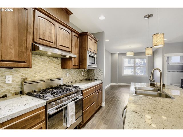 2606 S WATER Ave, Portland, OR 97201