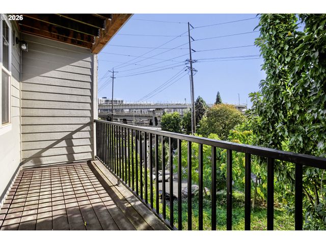 2606 S WATER Ave, Portland, OR 97201