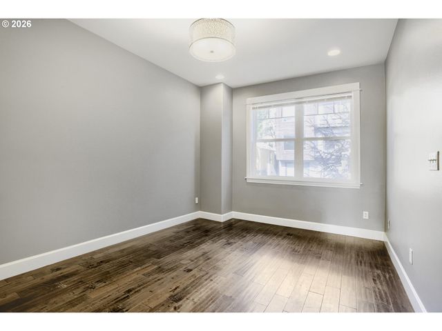 2606 S WATER Ave, Portland, OR 97201