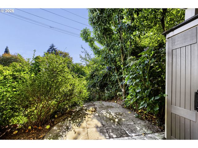 2606 S WATER Ave, Portland, OR 97201