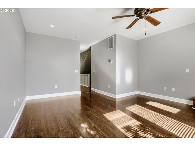 2606 S WATER Ave, Portland, OR 97201