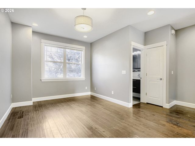 2606 S WATER Ave, Portland, OR 97201