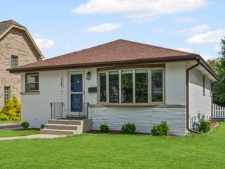 127 Elm Street, Glenview, IL 60025