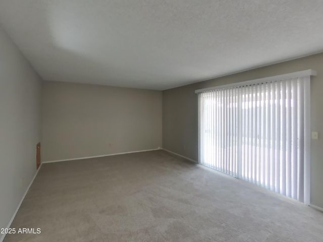 5212 N 69TH Avenue, Glendale, AZ 85303