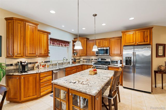 945 Saint James Park Avenue, Monroe Charter Township, MI 48161