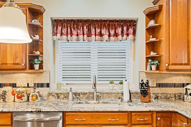 945 Saint James Park Avenue, Monroe Charter Township, MI 48161
