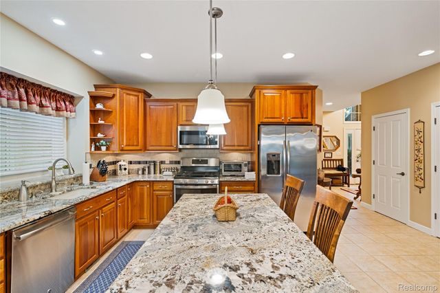 945 Saint James Park Avenue, Monroe Charter Township, MI 48161