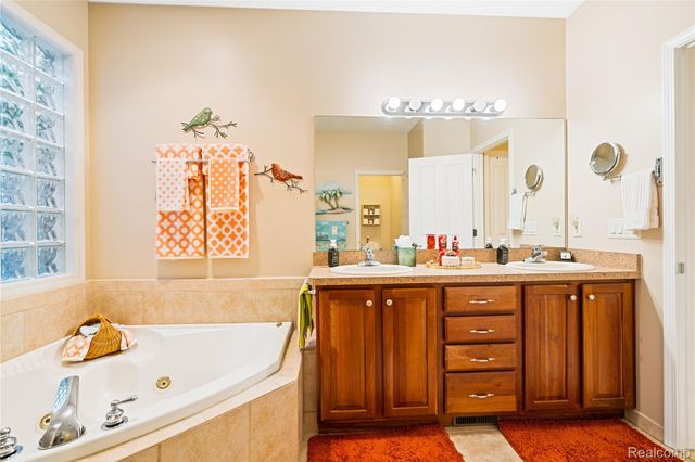 945 Saint James Park Avenue, Monroe Charter Township, MI 48161
