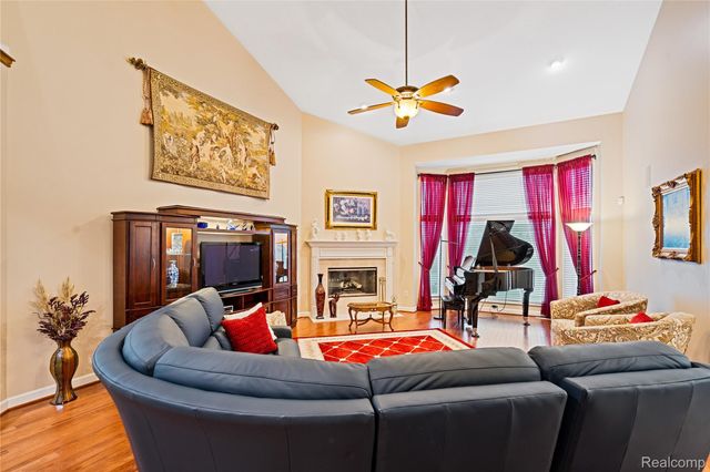 945 Saint James Park Avenue, Monroe Charter Township, MI 48161